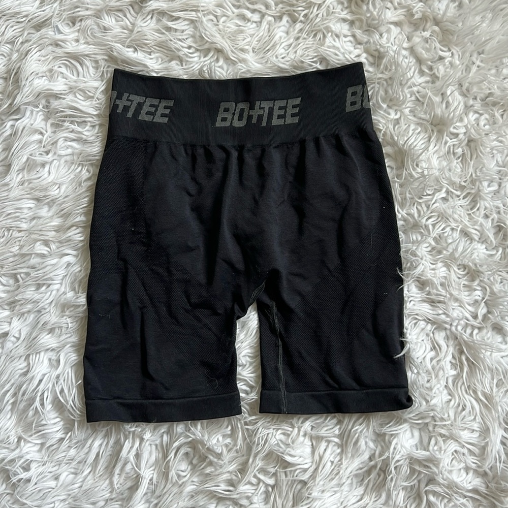 BO+TEE BLACK BIKER SHORTS